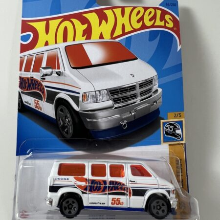 Dodge Van – HW 55 Race Team 2/5